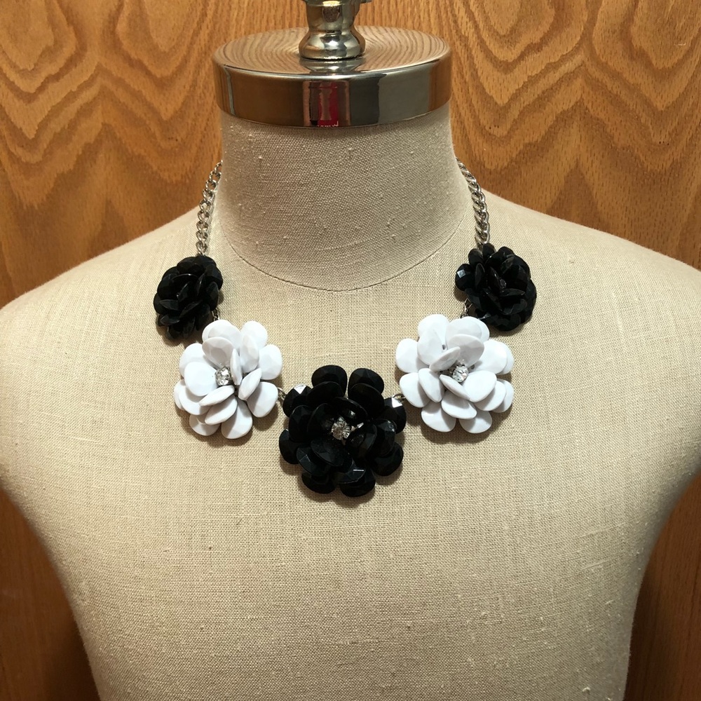Chunky Black & White Flower Necklace
